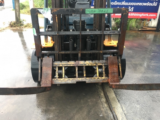 ขายรถโฟล์คลิฟท์ตักยางพาราตักทะลายปาล์มตักยางก้อนยางถ้วยขี้ยางเศษยาง