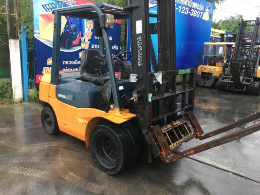 ขายรถโฟล์คลิฟท์ตักยางพาราตักทะลายปาล์มตักยางก้อนยางถ้วยขี้ยางเศษยาง