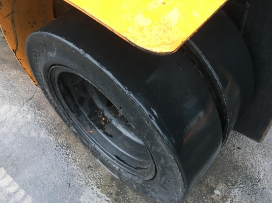 ขายรถโฟล์คลิฟท์ตักยางพาราตักทะลายปาล์มตักยางก้อนยางถ้วยขี้ยางเศษยาง