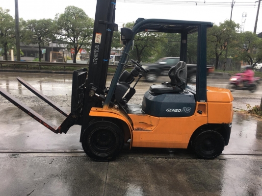 ขายรถโฟล์คลิฟท์ตักยางพาราตักทะลายปาล์มตักยางก้อนยางถ้วยขี้ยางเศษยาง