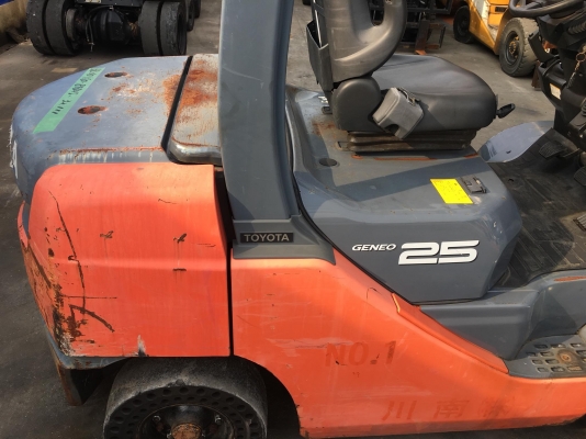 ขายรถโฟล์คลิฟท์ตักยางพาราตักยางก้อนตักยางถ้วยตักเศษยางตักทะลายปาล์มตักงานของเก่า