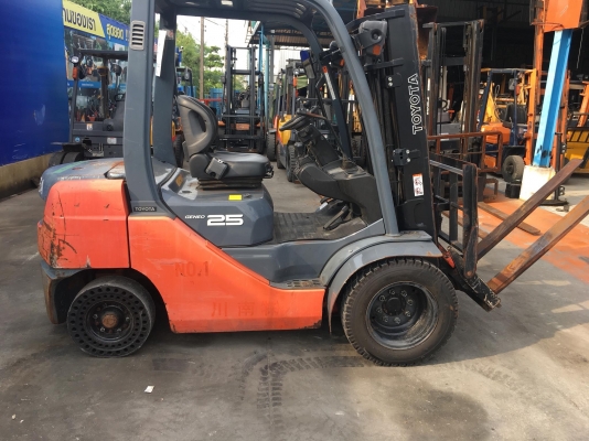 ขายรถโฟล์คลิฟท์ตักยางพาราตักยางก้อนตักยางถ้วยตักเศษยางตักทะลายปาล์มตักงานของเก่า