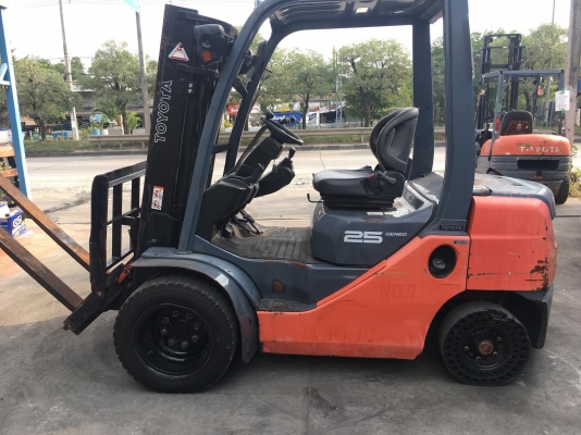 ขายรถโฟล์คลิฟท์ตักยางพาราตักยางก้อนตักยางถ้วยตักเศษยางตักทะลายปาล์มตักงานของเก่า