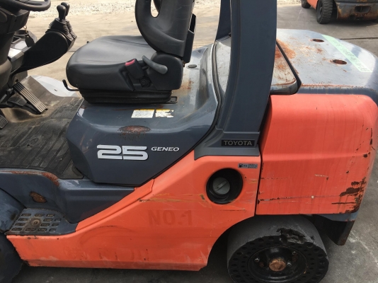 ขายรถโฟล์คลิฟท์ตักยางพาราตักยางก้อนตักยางถ้วยตักเศษยางตักทะลายปาล์มตักงานของเก่า