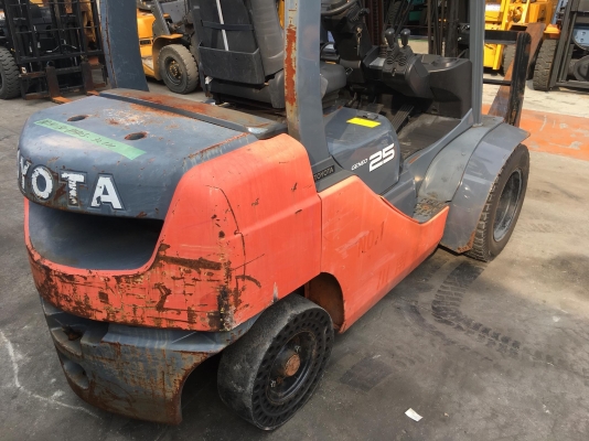 ขายรถโฟล์คลิฟท์ตักยางพาราตักยางก้อนตักยางถ้วยตักเศษยางตักทะลายปาล์มตักงานของเก่า