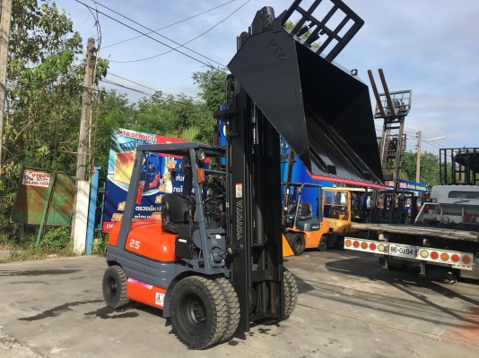 ขายรถโฟล์คลิฟท์ตักยางพาราตักยางก้อนตักยางถ้วยตักขี้ยางตักเศษยางตักทะลายปาล์ม