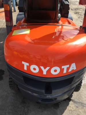 ขายรถโฟล์คลิฟท์ตักยางพาราตักยางก้อนตักยางถ้วยตักขี้ยางตักเศษยางตักทะลายปาล์ม