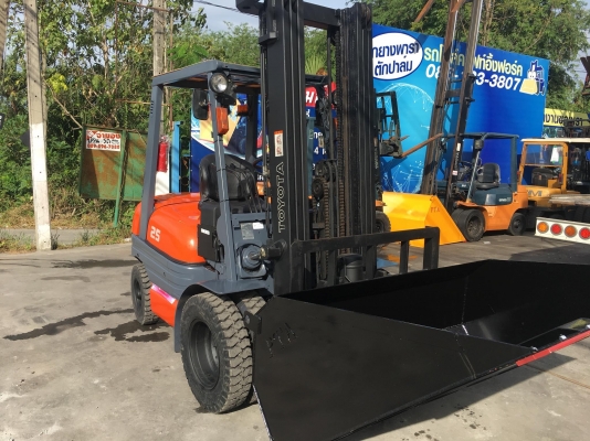 ขายรถโฟล์คลิฟท์ตักยางพาราตักยางก้อนตักยางถ้วยตักขี้ยางตักเศษยางตักทะลายปาล์ม