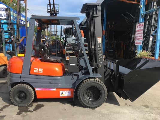 ขายรถโฟล์คลิฟท์ตักยางพาราตักยางก้อนตักยางถ้วยตักขี้ยางตักเศษยางตักทะลายปาล์ม