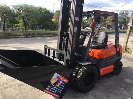 ขายรถโฟล์คลิฟท์ตักยางพาราตักยางก้อนตักยางถ้วยตักขี้ยางตักเศษยางตักทะลายปาล์ม