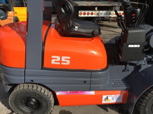 ขายรถโฟล์คลิฟท์ตักยางพาราตักยางก้อนตักยางถ้วยตักขี้ยางตักเศษยางตักทะลายปาล์ม