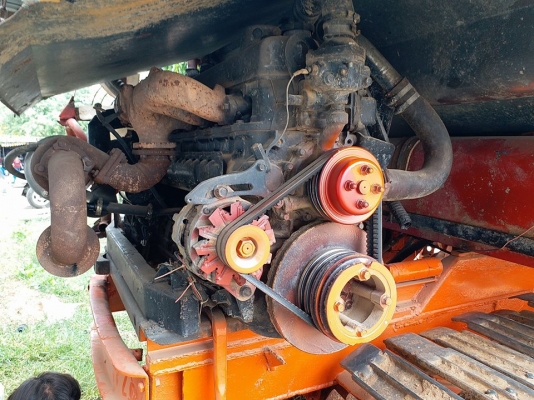 ขายรถเกี่ยวข้าว ศักดิ์พัฒนา BIG37 เครื่อง240โบว์มิตซู ช่วงล่างโซ่ใหม่ สภาพพร้อมทำงาน