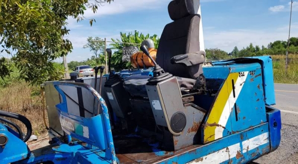 ขายด่วน255,000รถแบคโฮKOBELCO-SK042รุ่นยอดนิยมคอนโทลน้ำมันสั่นปั่มนี้วเทียบเท่าPC45เครื่องดีปั่มดีเร็วแรงรถนอกเพิ่งนำเข้ามาใหม่ยังไม่เคยใช้งานในเมืองไทยเลย