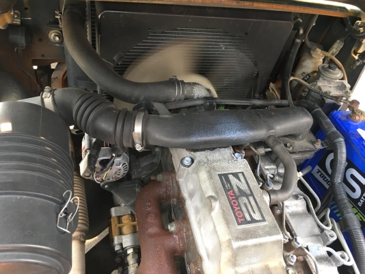 ขายรถโฟล์คลิฟท์มือสองสำหรับตักยางพาราตักยางก้อนยางถ้วยเศษยางและขี้ยางตักทะลายปาล์ม