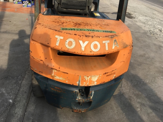 ขายรถโฟล์คลิฟท์มือสองสำหรับตักยางพาราตักยางก้อนยางถ้วยเศษยางและขี้ยางตักทะลายปาล์ม