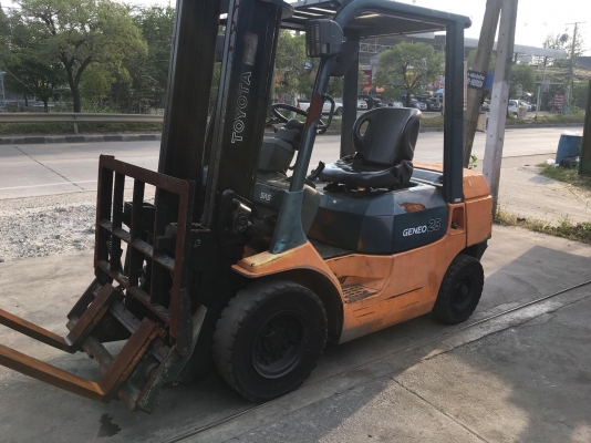 ขายรถโฟล์คลิฟท์มือสองสำหรับตักยางพาราตักยางก้อนยางถ้วยเศษยางและขี้ยางตักทะลายปาล์ม