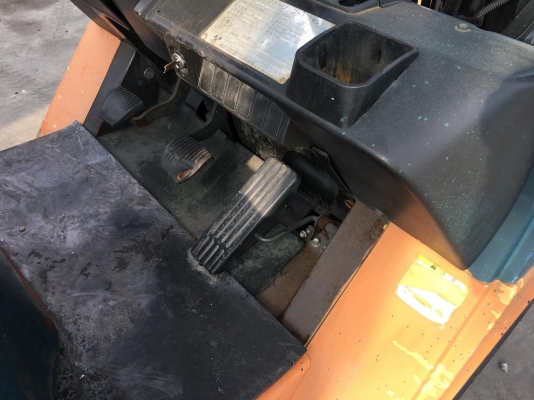 ขายรถโฟล์คลิฟท์มือสองสำหรับตักยางพาราตักยางก้อนยางถ้วยเศษยางและขี้ยางตักทะลายปาล์ม