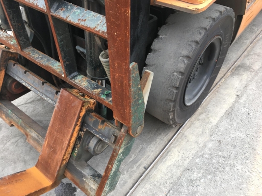 ขายรถโฟล์คลิฟท์มือสองสำหรับตักยางพาราตักยางก้อนยางถ้วยเศษยางและขี้ยางตักทะลายปาล์ม