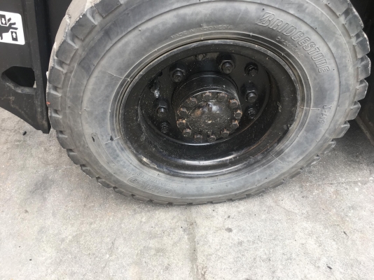 ขายรถโฟล์คลิฟท์ตักยางพาราตักทะลายปาล์ม