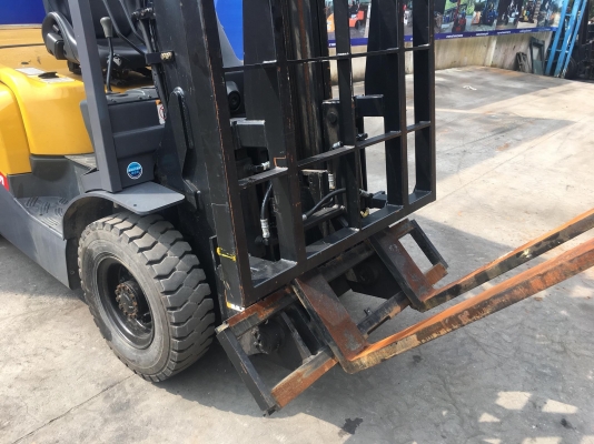 ขายรถโฟล์คลิฟท์ตักยางพาราตักทะลายปาล์ม