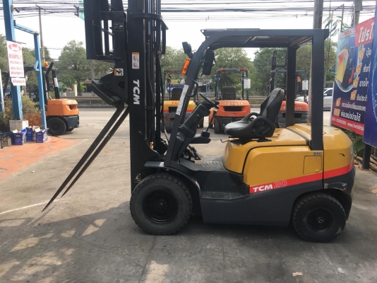 ขายรถโฟล์คลิฟท์ตักยางพาราตักทะลายปาล์ม