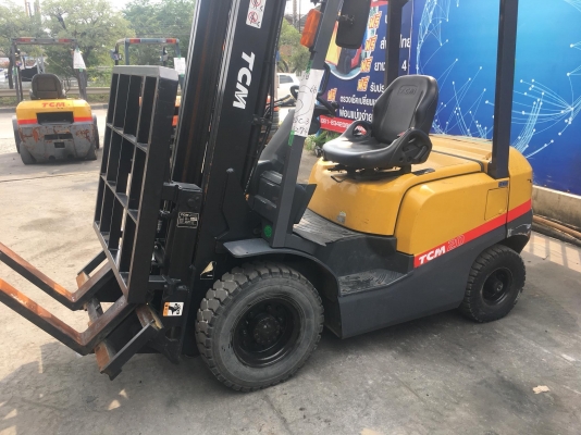 ขายรถโฟล์คลิฟท์ตักยางพาราตักทะลายปาล์ม