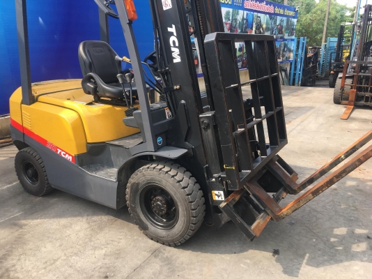 ขายรถโฟล์คลิฟท์ตักยางพาราตักทะลายปาล์ม