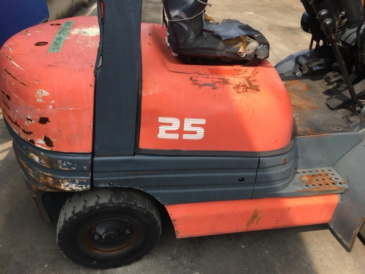 ขายรถโฟล์คลิฟท์ตักยางพาราตักทะลายปาล์ม