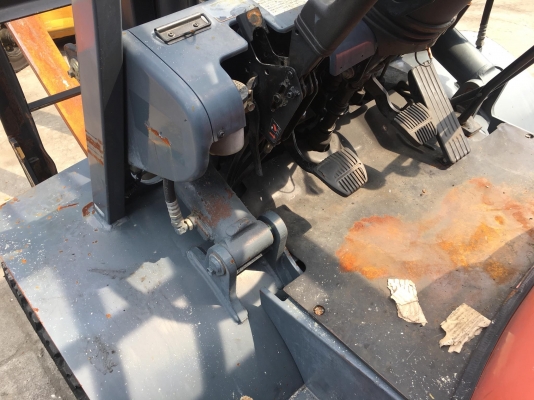 ขายรถโฟล์คลิฟท์ตักยางพาราตักทะลายปาล์ม