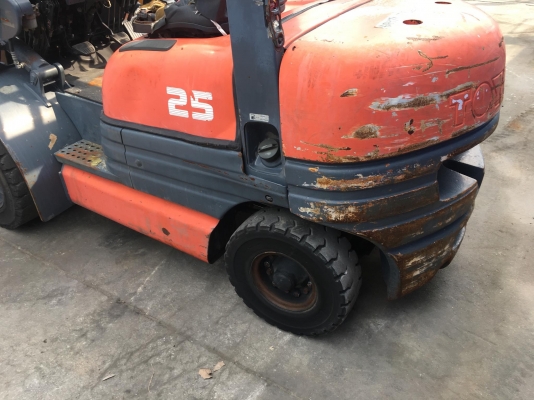 ขายรถโฟล์คลิฟท์ตักยางพาราตักทะลายปาล์ม