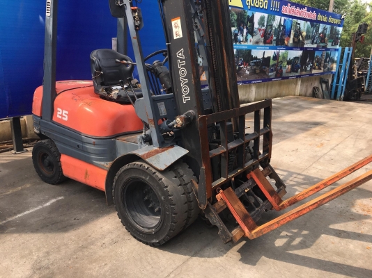 ขายรถโฟล์คลิฟท์ตักยางพาราตักทะลายปาล์ม