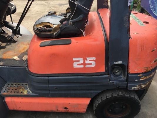 ขายรถโฟล์คลิฟท์ตักยางพาราตักทะลายปาล์ม