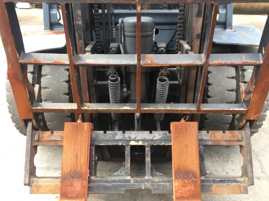 ขายรถโฟล์คลิฟท์ตักยางพาราตักทะลายปาล์ม