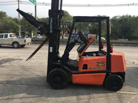 ขายรถโฟล์คลิฟท์ตักยางพาราตักทะลายปาล์ม
