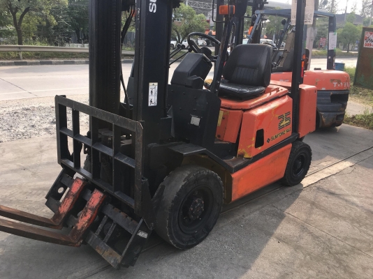 ขายรถโฟล์คลิฟท์ตักยางพาราตักทะลายปาล์ม