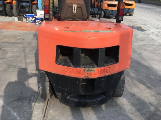 ขายรถโฟล์คลิฟท์ตักยางพาราตักทะลายปาล์ม