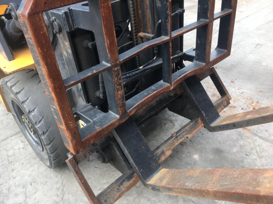 ขายรถโฟล์คลิฟท์ตักยางพาราตักทะลายปาล์ม