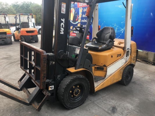 ขายรถโฟล์คลิฟท์ตักยางพาราตักทะลายปาล์ม