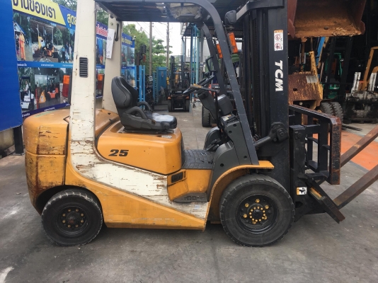 ขายรถโฟล์คลิฟท์ตักยางพาราตักทะลายปาล์ม