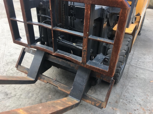 ขายรถโฟล์คลิฟท์ตักยางพาราตักทะลายปาล์ม