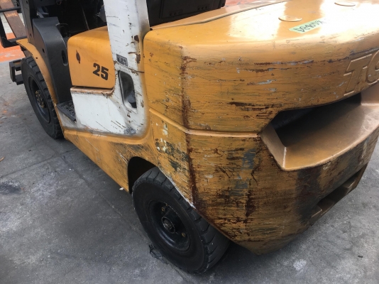 ขายรถโฟล์คลิฟท์ตักยางพาราตักทะลายปาล์ม