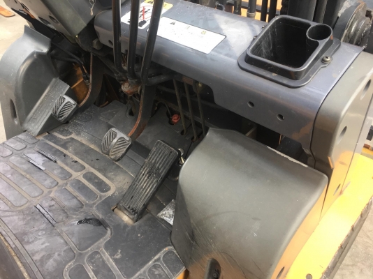 ขายรถโฟล์คลิฟท์ตักยางพาราตักทะลายปาล์ม