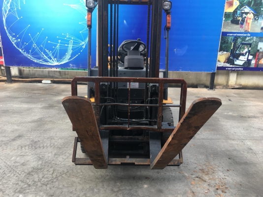 ขายรถโฟล์คลิฟท์ตักยางพาราตักทะลายปาล์ม