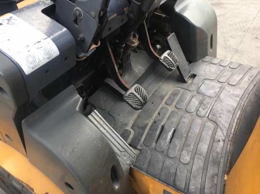 ขายรถโฟล์คลิฟท์ตักยางพาราตักทะลายปาล์ม