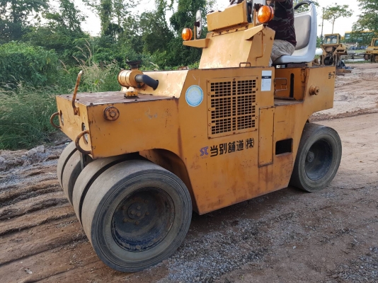 ขายรถบดเล็ก 3 ตันสภาพพร้อมไช้ซื้อเก่านอกมาได้ 5 เดือน