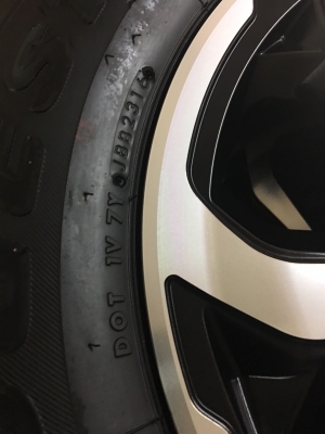 ล้อแม็กซ์ป้ายแดง REVO TRD 17 Bridgestone 265/65/17 ปี 16 ตุ่มหน้าสีเส้นยังอยู่