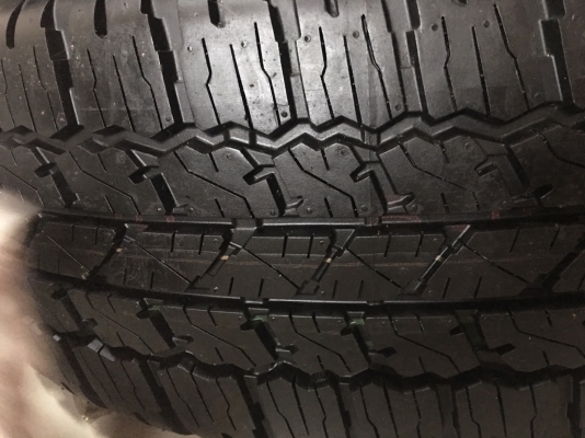 ล้อแม็กซ์ป้ายแดง REVO TRD 17 Bridgestone 265/65/17 ปี 16 ตุ่มหน้าสีเส้นยังอยู่