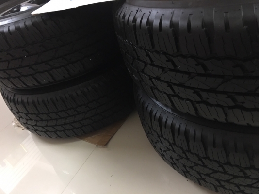 ล้อแม็กซ์ป้ายแดง REVO TRD 17 Bridgestone 265/65/17 ปี 16 ตุ่มหน้าสีเส้นยังอยู่