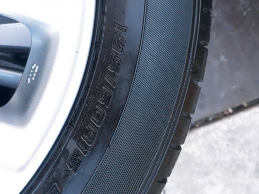 แม็กป้ายแดง TOYOTA YARIS ATIV ยาง dunlop 185/60 R15 ปี 17