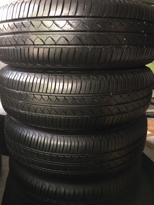 ยางเก๋งขอบ 15 ยี่ห้อแม็กซิส 175/65/15 ปี 17 ตุ่มหน้ายังเห็นจางๆ